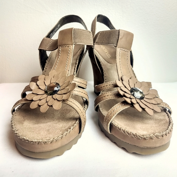 Aerosoles 'Cottontail' Tan Flower Embellished Faux Suede Covered Wedge Sandals - Picture 8 of 11
